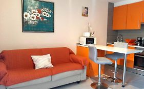 Comfortable Apartment Next To The Pools